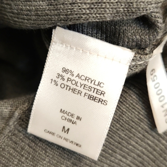 WOMENS New York & Co gray with silver cut out quarter sleeve top size Medium. - Picture 14 of 15